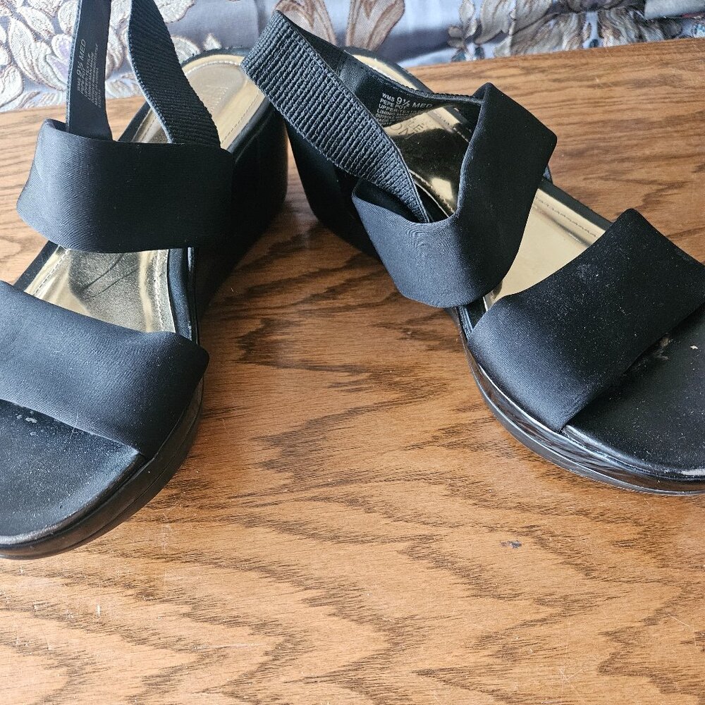 Kenneth Cole black sandals